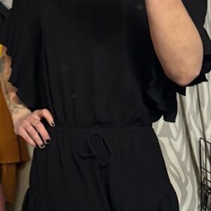 VENUS Black Short-Sleeve Tie-Waist Jumpsuit